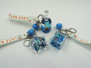 Alternative view of Float Keychain - Blue & Yellow Macaw