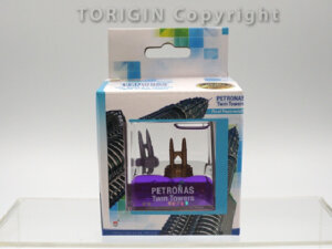 Alternative view of Float Paper Weight (Cube) - Petronas Twin Towers